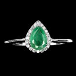 A 925 silver ring set with a pear cut emerald and white stones, (Q).