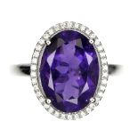 A 925 silver rings et with a large oval cut amethyst and white stones, (L.5).