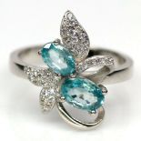 A 925 silver ring set with oval cut blue topaz and white stones, (N.5).