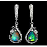 A pair of 925 silver opal set drop earrings, L. 3.3cm.