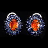 A pair of 925 silver earrings set with fire opals and sapphires, L. 1.4cm.