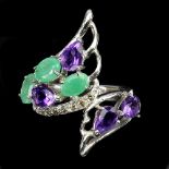 A 925 silver ring set with emeralds and amethysts, (P).