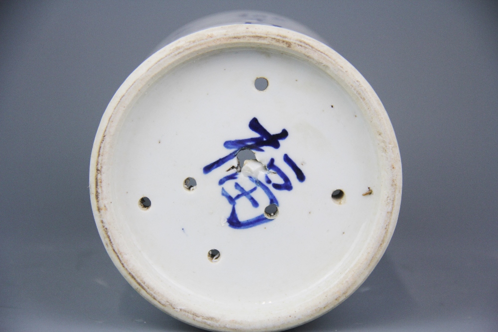 An early 20th C Chinese porcelain brush pot hand painted with calligraphy, H. 15cm. - Image 2 of 2