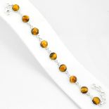 A 925 silver bracelet set with tiger's eye, L. 18cm.