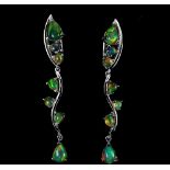 A pair of 925 silver opal set drop earrings, L. 5cm.