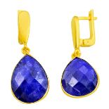 A pair of 925 silver gilt drop earrings set with lapis lazuli, L. 3.6cm.