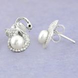 A pair of 925 silver swan shaped earrings set with pearls and white stones, L. 1.7cm.