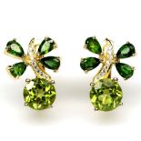 A pair of 925 silver earrings set with round cut peridots and chrome diopsides, L. 1.7cm.
