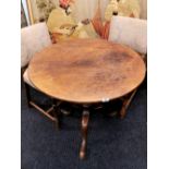 A Georgian mahogany tilt top tea table, Dia. 83cm.