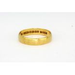 A 22ct yellow gold wedding band, (L.5).