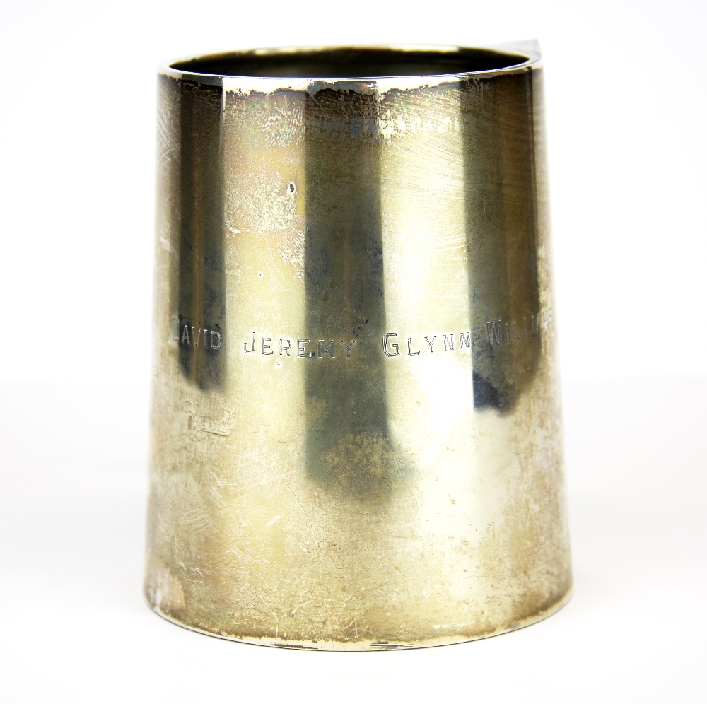 A glass bottomed white metal tankard, tested silver, H. 11cm. - Bild 2 aus 3