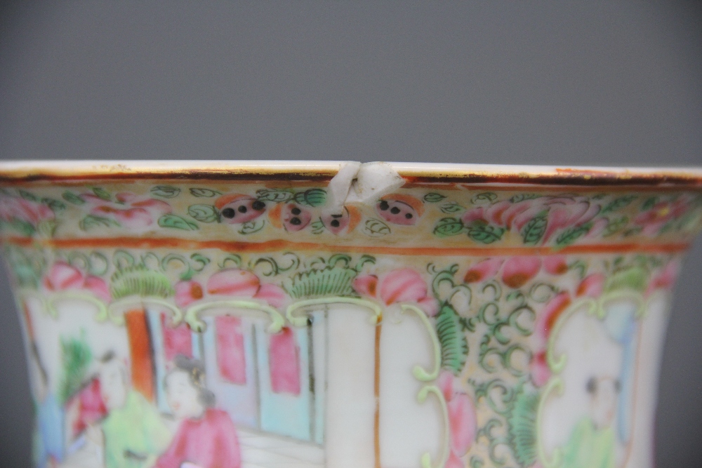 A 19th Century Chinese hand painted porcelain vase in Canton colours, H. 35cm. Condition: A/F to - Bild 4 aus 4