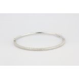 An 18ct white gold bangle, L. 6.5cm.