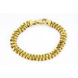 An 18ct yellow gold (stamped 750) bracelet, approx. 19.5cm.