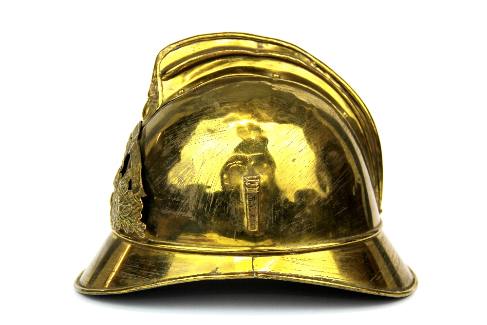 An antique gilt brass fireman's helmet. - Image 2 of 4