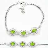 A 925 silver bracelet set with oval cut peridots and white stones, L. 16cm.