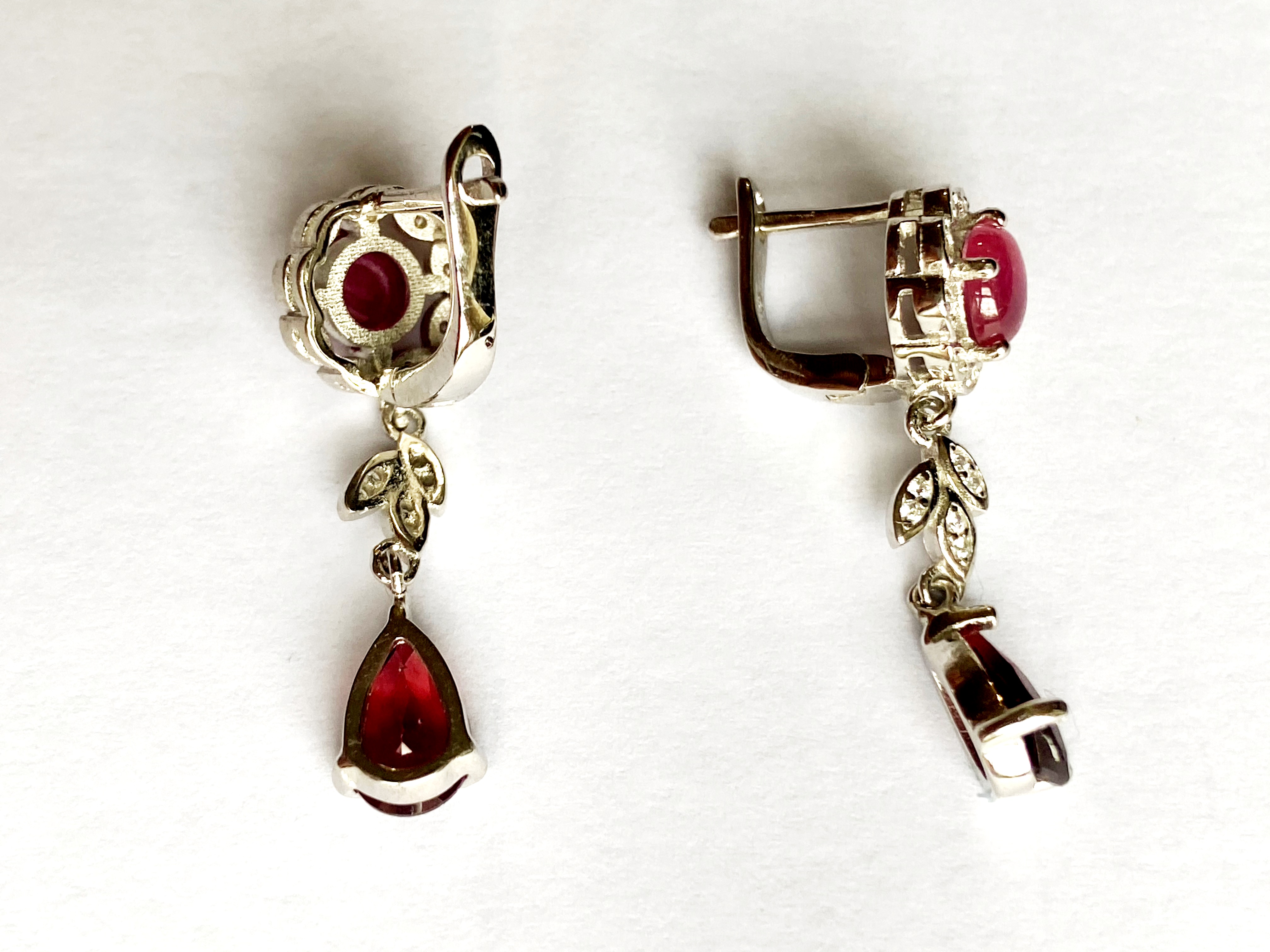 A pair 925 silver drop earrings set with cabochon cut rubies and pear cut garnets, L. 3.2cm. - Image 2 of 2