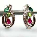 A pair of 925 silver earrings set with peridot, ruby and emerald, L. 1.6cm.