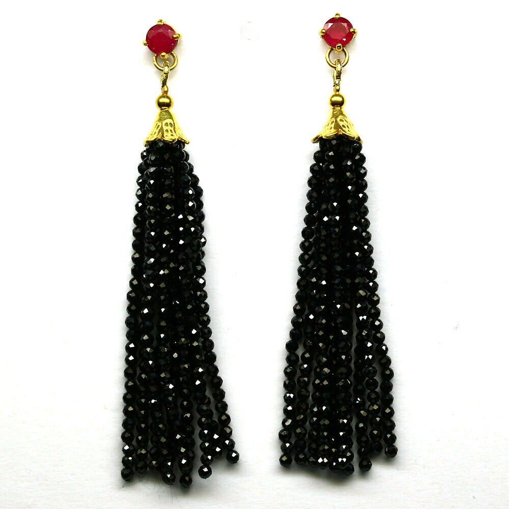 A pair of 925 silver gilt drop earrings set with rubies and black stones, L. 7cm.