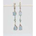 A pair of 925 silver drop earrings set with cabochon cut aquamarines, L. 5.5cm.