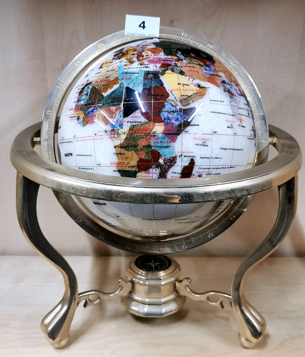 A mother of pearl and semi precious stone inlayed globe, H. 37cm. - Bild 3 aus 7
