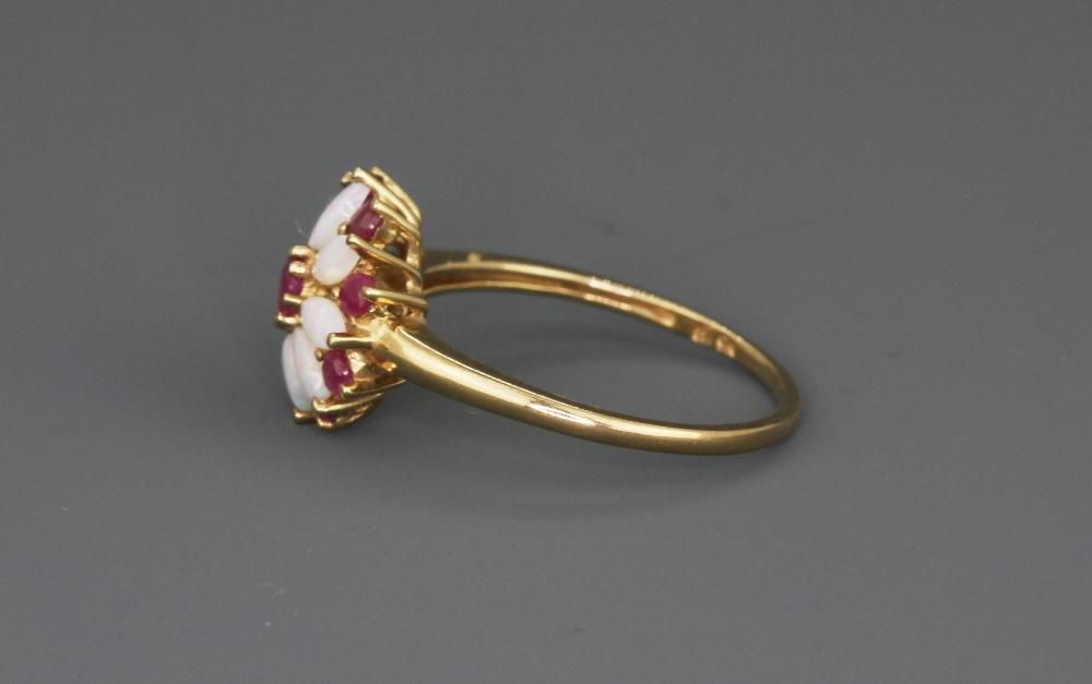 A hallmarked 9ct yellow gold ring set with marquise cabochon cut opals and rubies, (O.5). - Bild 4 aus 4