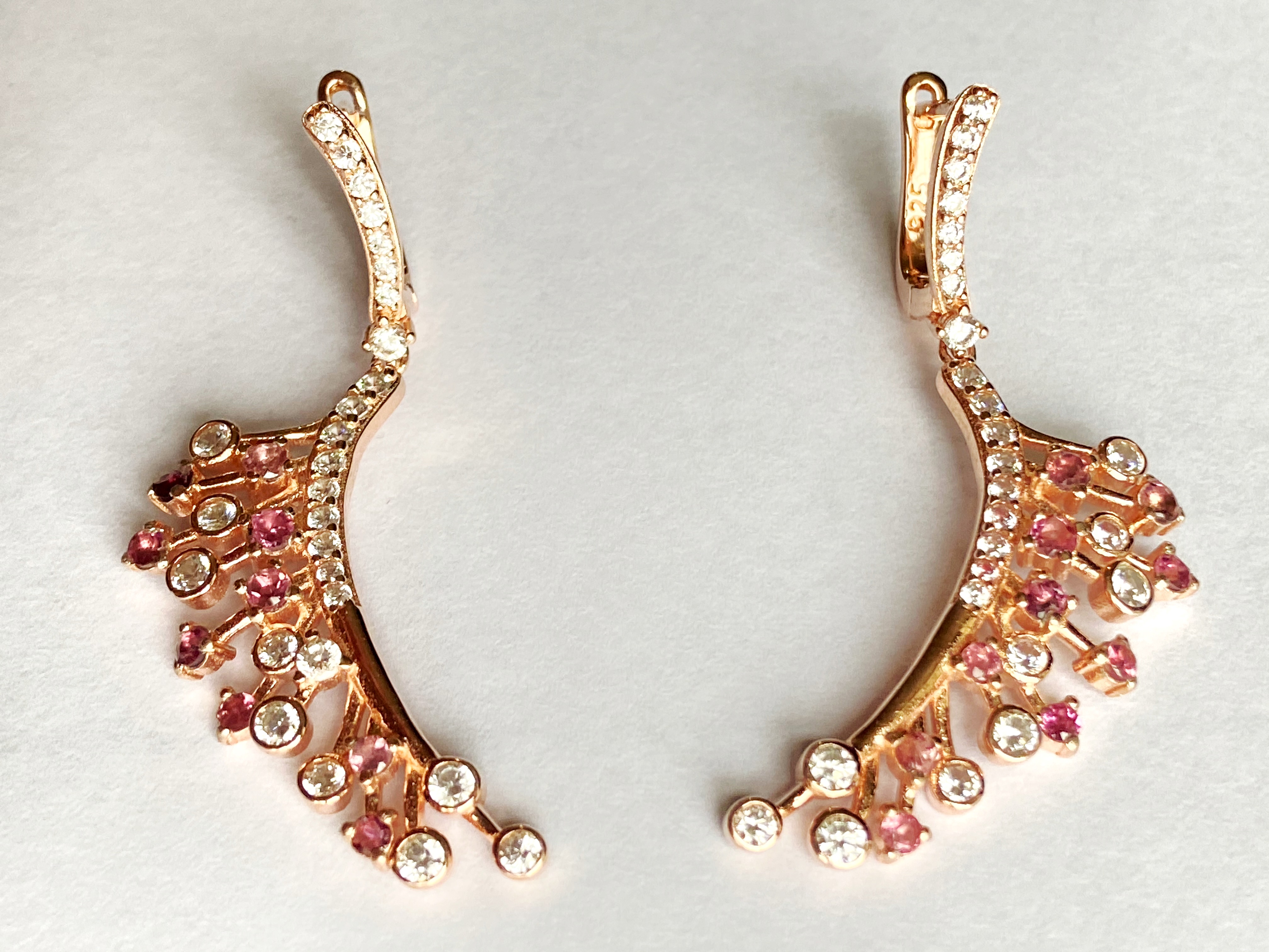 A pair of 925 rose gold gilt drop earrings set with pink tourmalines and white stones, L. 5cm.