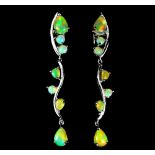 A pair of 925 silver opal set drop earrings, L. 2.5cm.