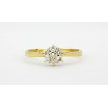 A hallmarked 18ct yellow gold cluster ring set with brilliant cut diamonds, (Q).