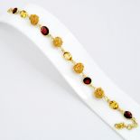 A 925 silver gilt bracelet set with oval cut garnets and citrines, L. 17cm.