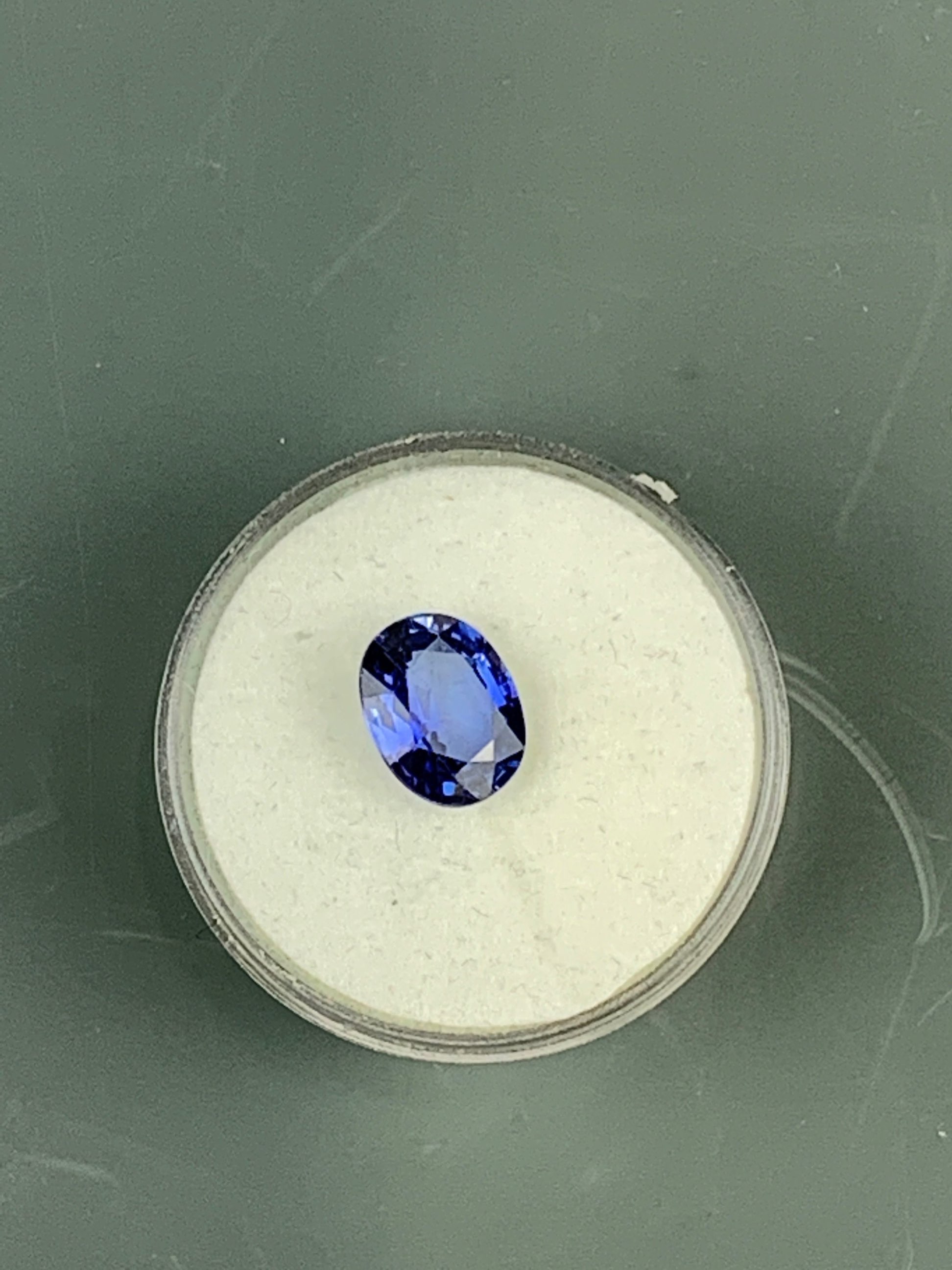 A lovely unmounted cornflower blue oval cut sapphire, L. 0.9cm.