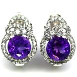 A pair of 925 silver earrings set with round cut amethysts, L. 1.5cm.
