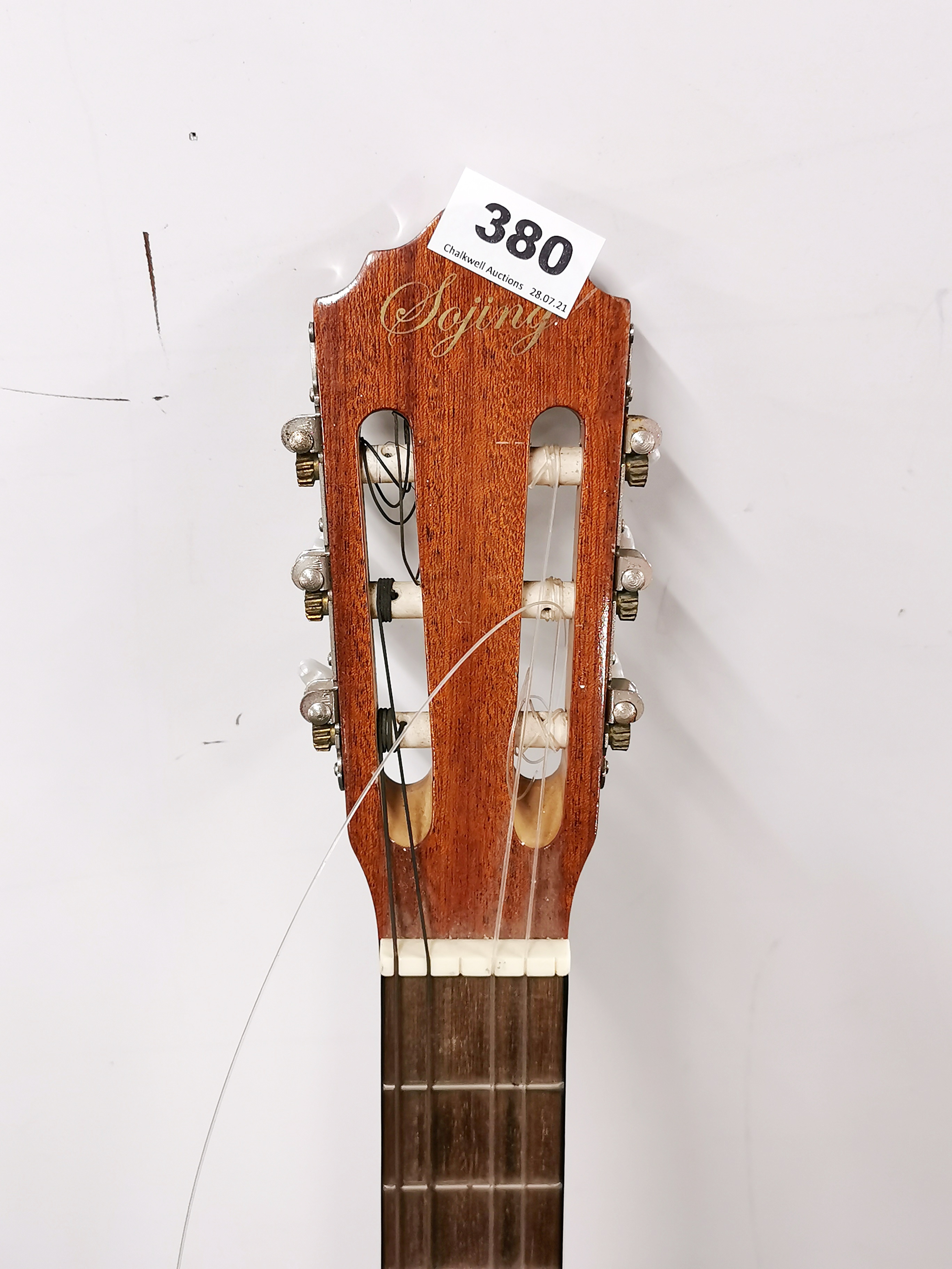 A Sojing acoustic guitar. - Bild 2 aus 2