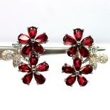 A pair of 925 silver garnet set flower shaped drop earrings, L. 2cm.