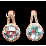 A pair of 925 silver rose gold gilt earrings set with Swiss blue topaz and white stones, L. 1.7cm.
