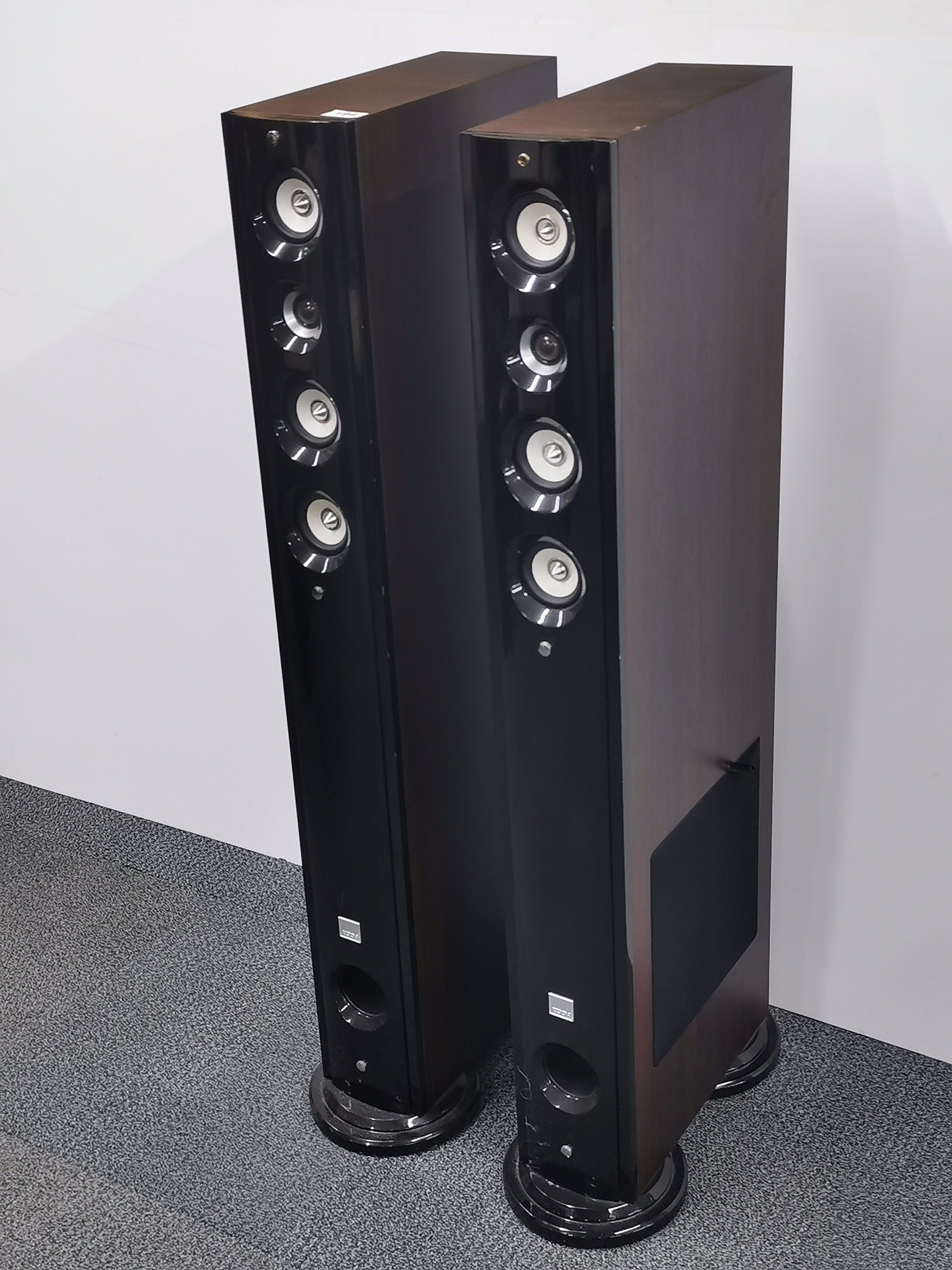 A pair of Koda tower Hi Fi speakers, H. 117cm. - Bild 2 aus 3