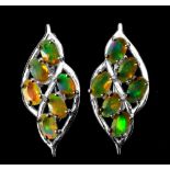 A pair of 925 silver earrings set with oval cut opals, L. 2.5cm.