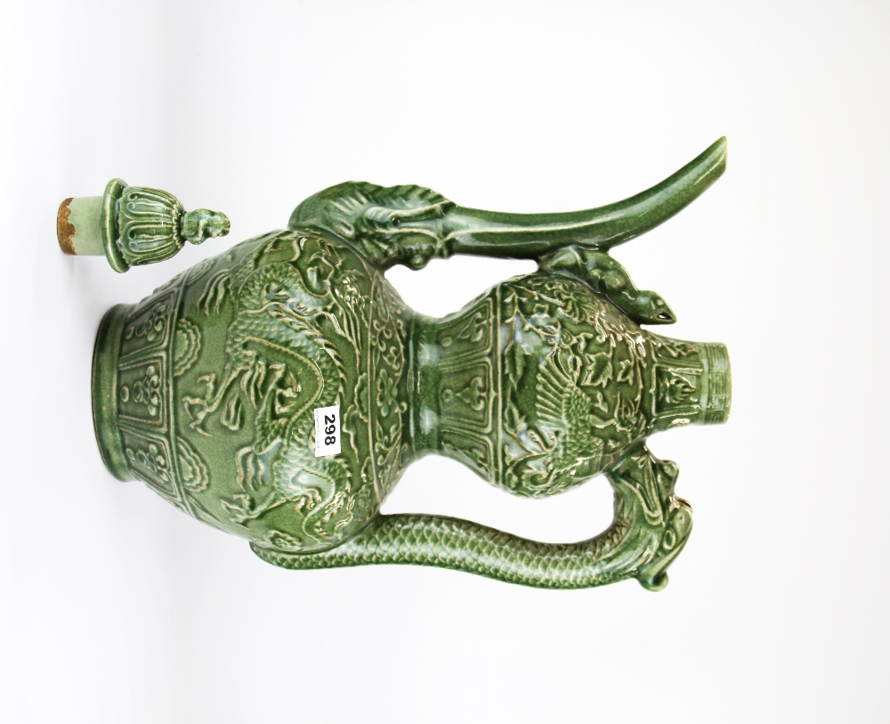 A very large 19th/early 20th C Chinese crackle celadon glazed gourd shaped wine jug with relief - Bild 2 aus 5