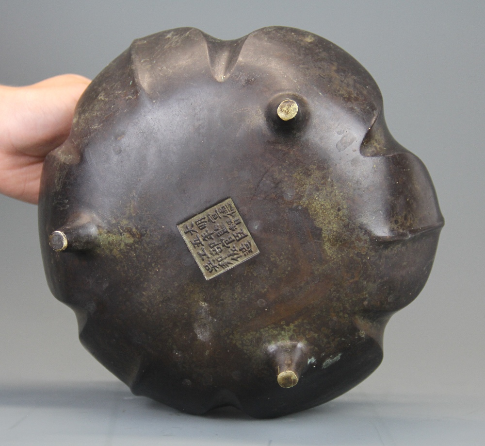 A superb Chinese bronze lotus censor with complex Ming Dynasty (1368 - 1644) mark to base for Xuande - Image 2 of 2