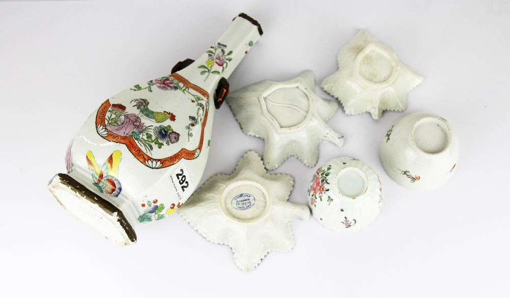 A group of 18th and 19th C oriental influenced English soft paste porcelain items, vase H. 28cm. - Bild 8 aus 8