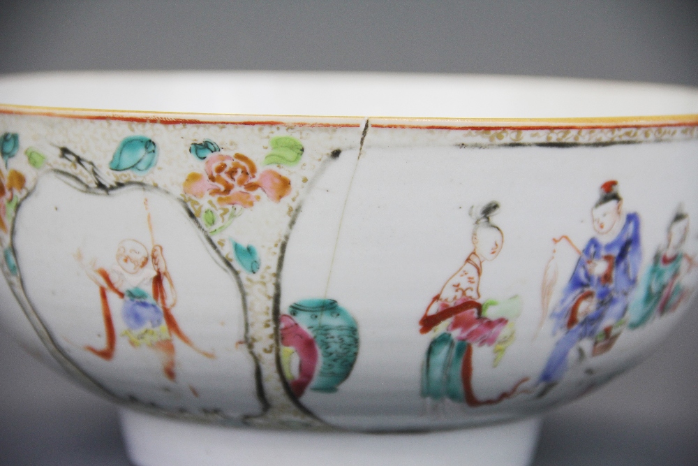 A 19th C Chinese hand painted porcelain tea pot with replacement white metal spout and lid, H. 13cm. - Bild 5 aus 6