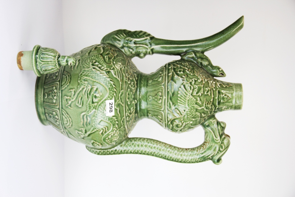 A very large 19th/early 20th C Chinese crackle celadon glazed gourd shaped wine jug with relief - Bild 4 aus 5