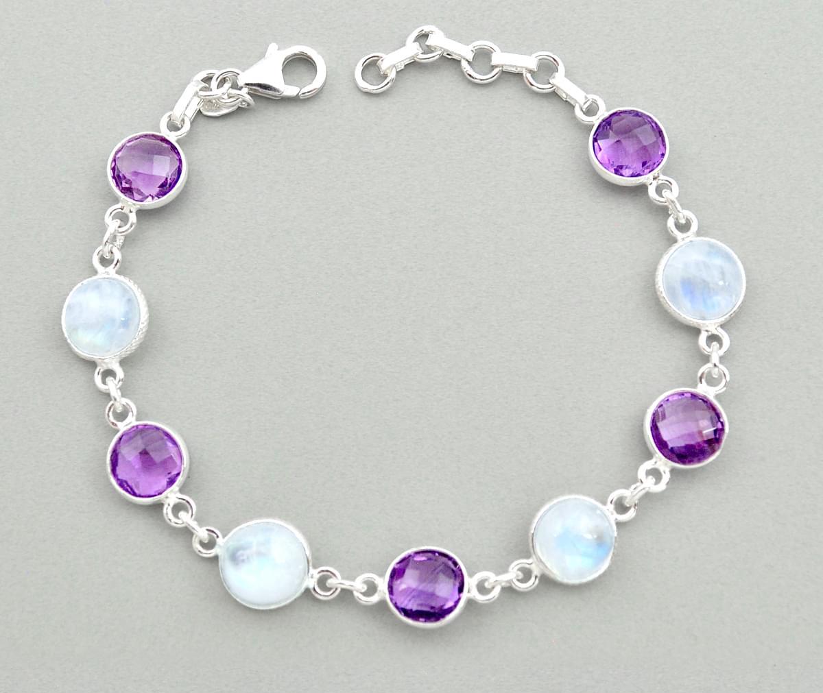 A 925 silver bracelet set with amethyst and moonstone, L. 17cm.