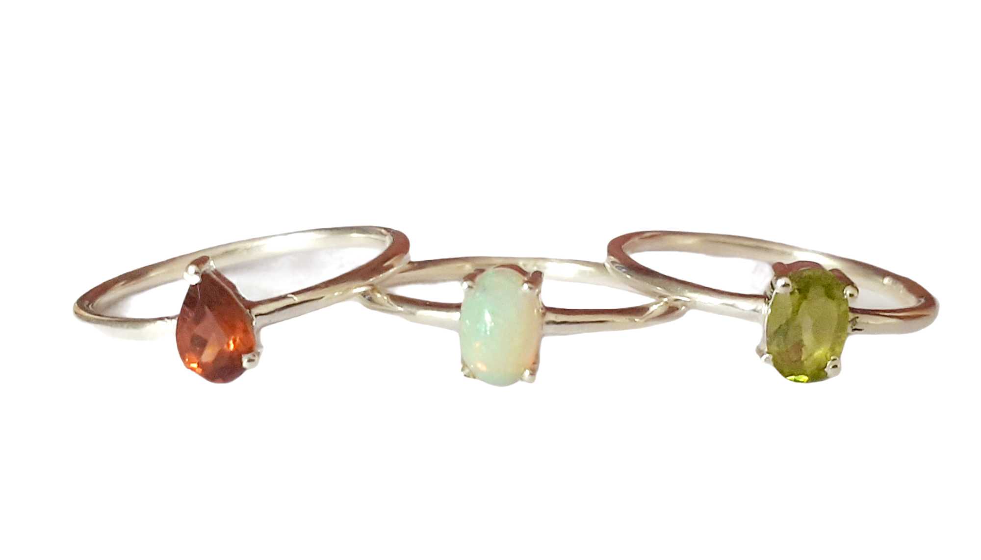 Three 925 silver stacking rings, set with peridot, garnet and opal, (M). - Bild 2 aus 2