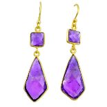 A pair of 925 silver drop earrings set with amethysts, L. 5cm.