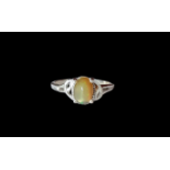 A 925 silver ring set with a cabochon cut opal, (N.5).