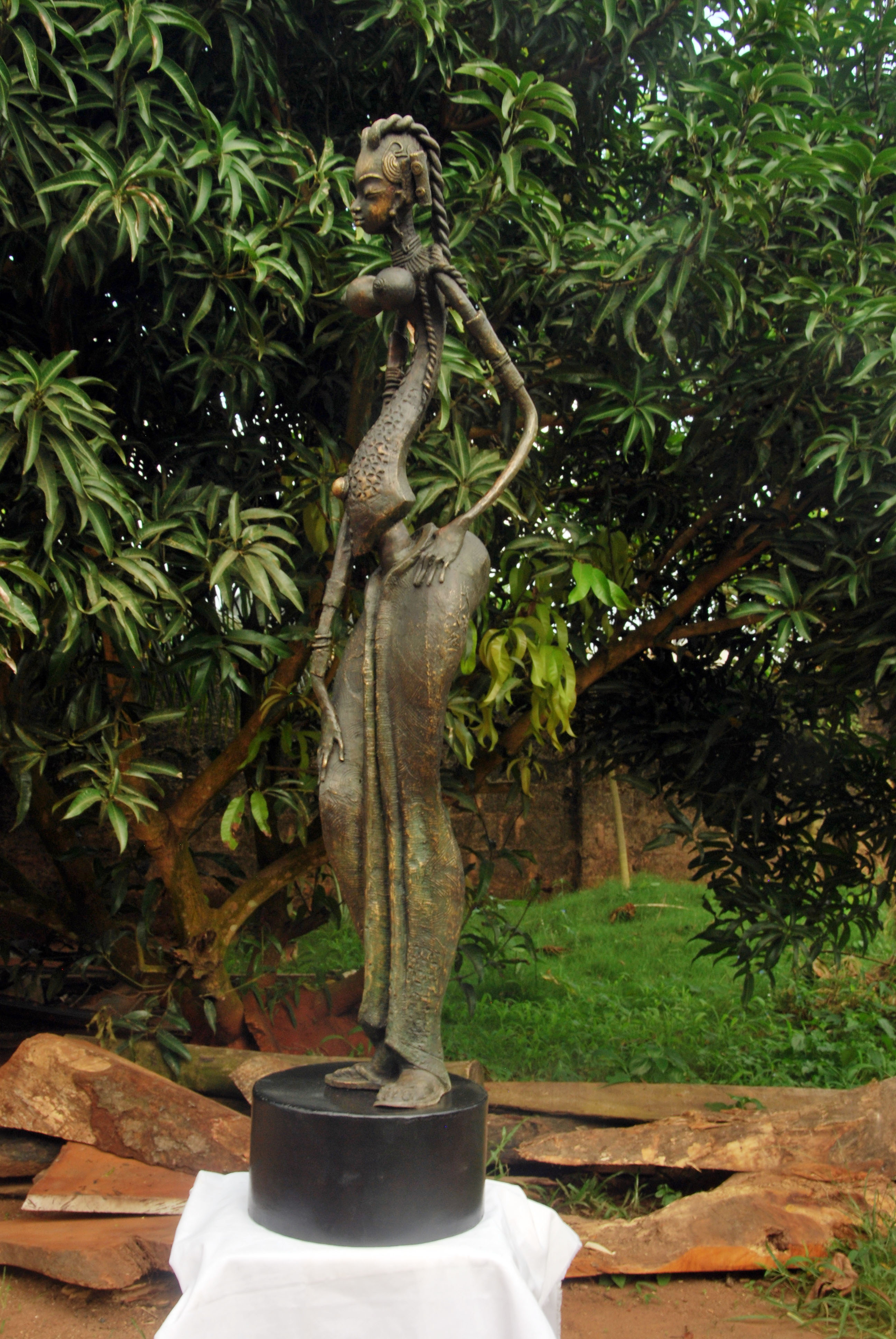 Dr. Njoku Kenneth, "Mma (beauty)", bronze sculpture, 117 x 26 x 30cm, 20kg, c. 2021. Mma presents an - Image 2 of 4