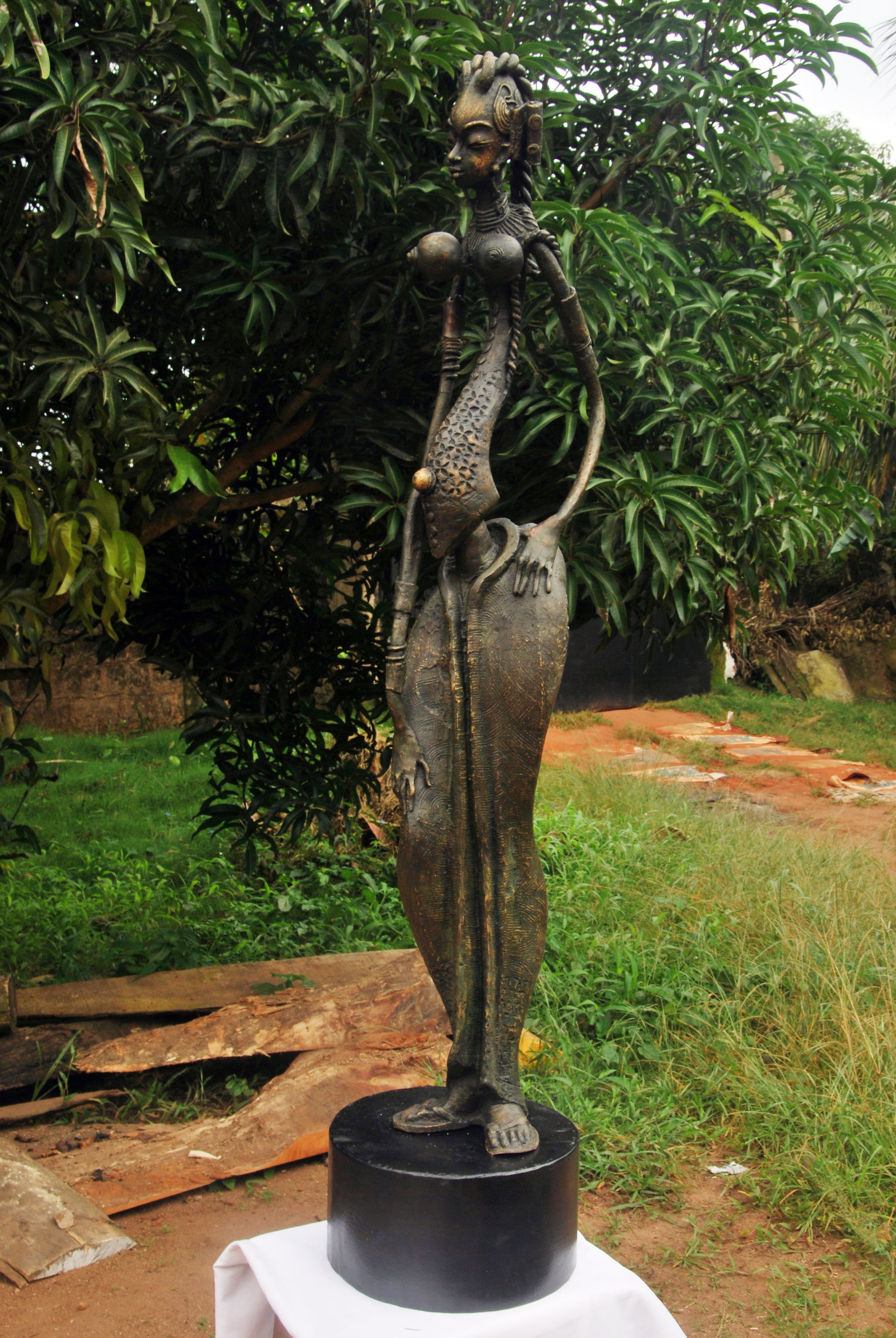 Dr. Njoku Kenneth, "Mma (beauty)", bronze sculpture, 117 x 26 x 30cm, 20kg, c. 2021. Mma presents an - Image 3 of 4