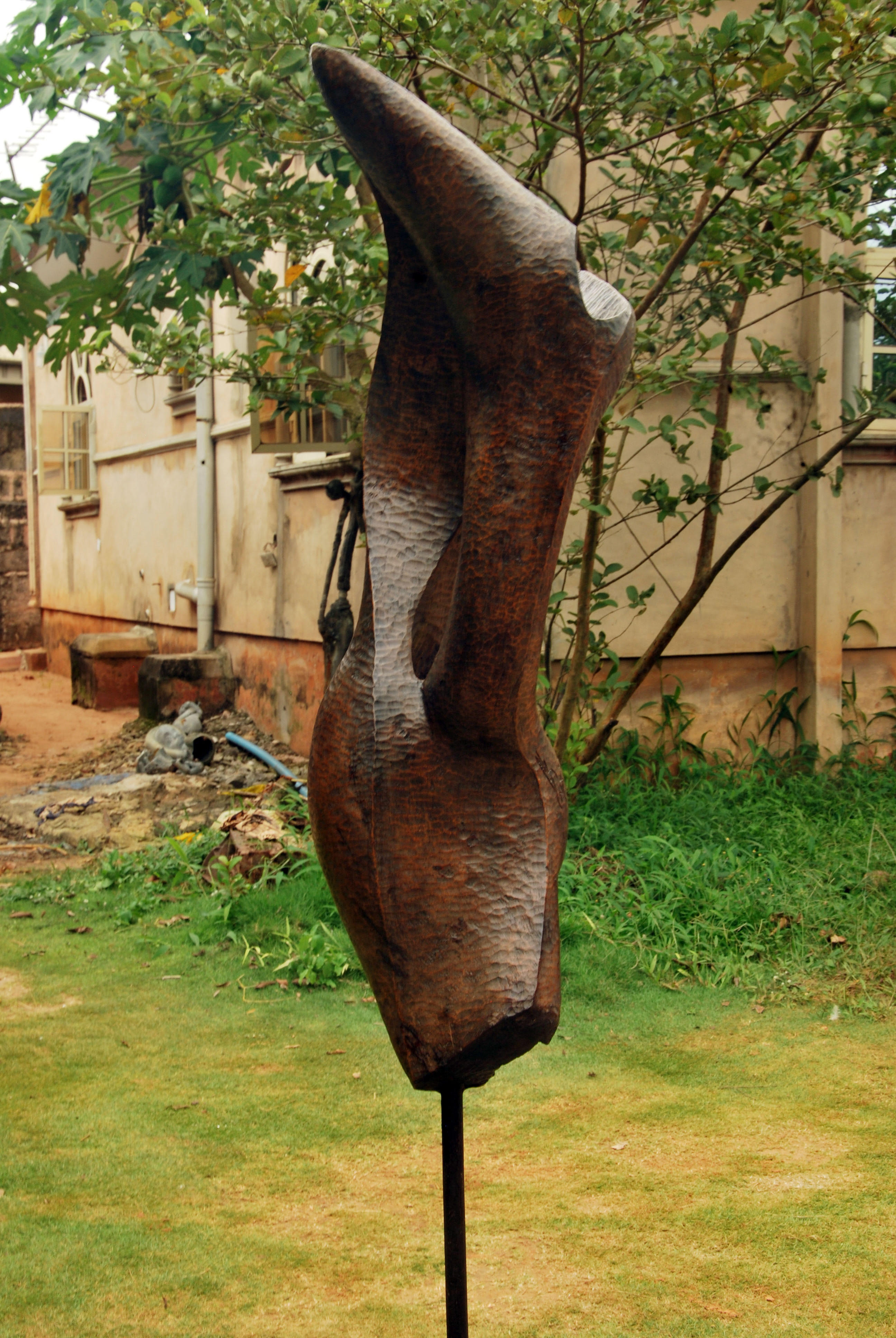 Dr. Njoku Kenneth, "Trance", bronze sculpture, 182 x 41 x 30cm, 30kg, c. 2017. Presents a - Image 3 of 4