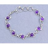 A 925 silver bracelet set with cabochon cut amethysts, L. 21cm.